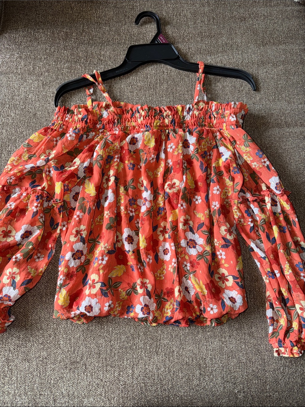 By & By Ruffled floral ruched top Bell sleeves size Medium junior